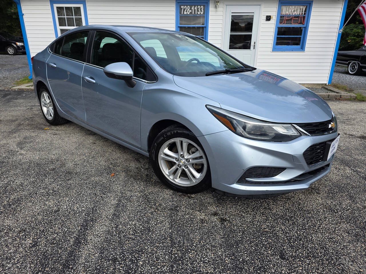 Used 2017 Chevrolet Cruze LT w/ Convenience Package FWD image 10