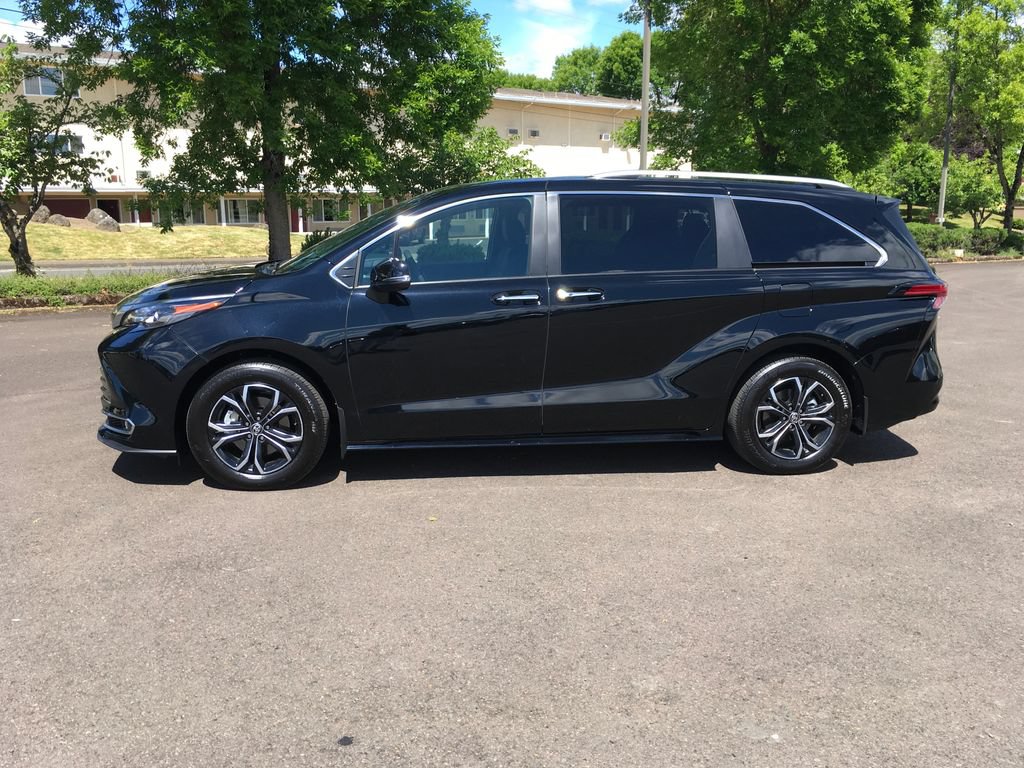 New 2026 Toyota Sienna Platinum AWD/4WD image 3