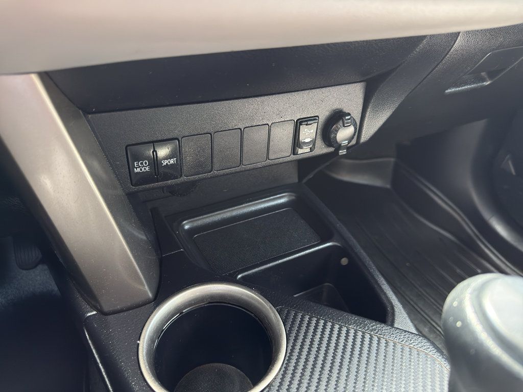 Used 2015 Toyota RAV4 XLE AWD/4WD image 20