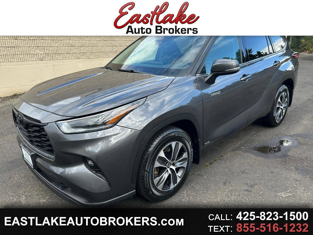 Used 2021 Toyota Highlander XLE AWD/4WD image 1