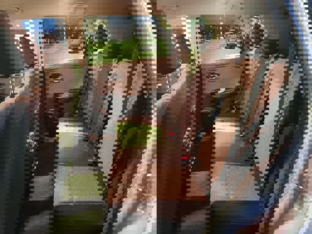 Used 2023 Nissan Rogue SV image 14