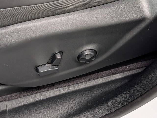 Used 2019 Jeep Cherokee Limited w/ Luxury Group AWD/4WD image 10