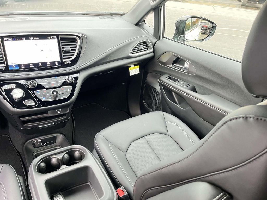 New 2026 Chrysler Pacifica Select image 28