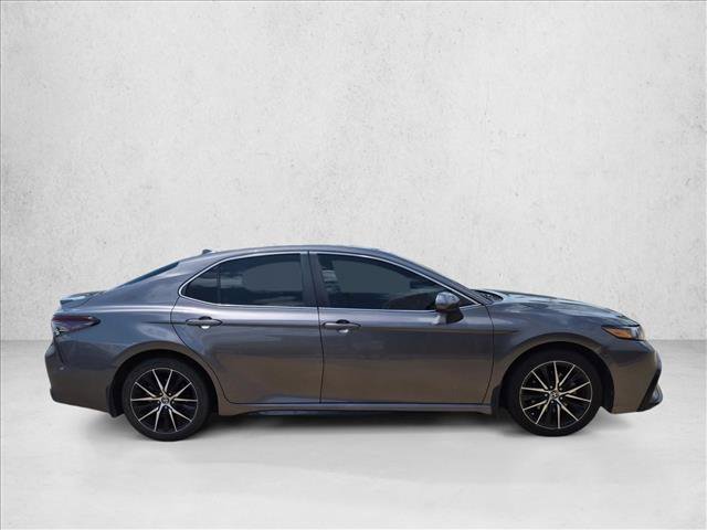 Used 2021 Toyota Camry SE FWD video 4