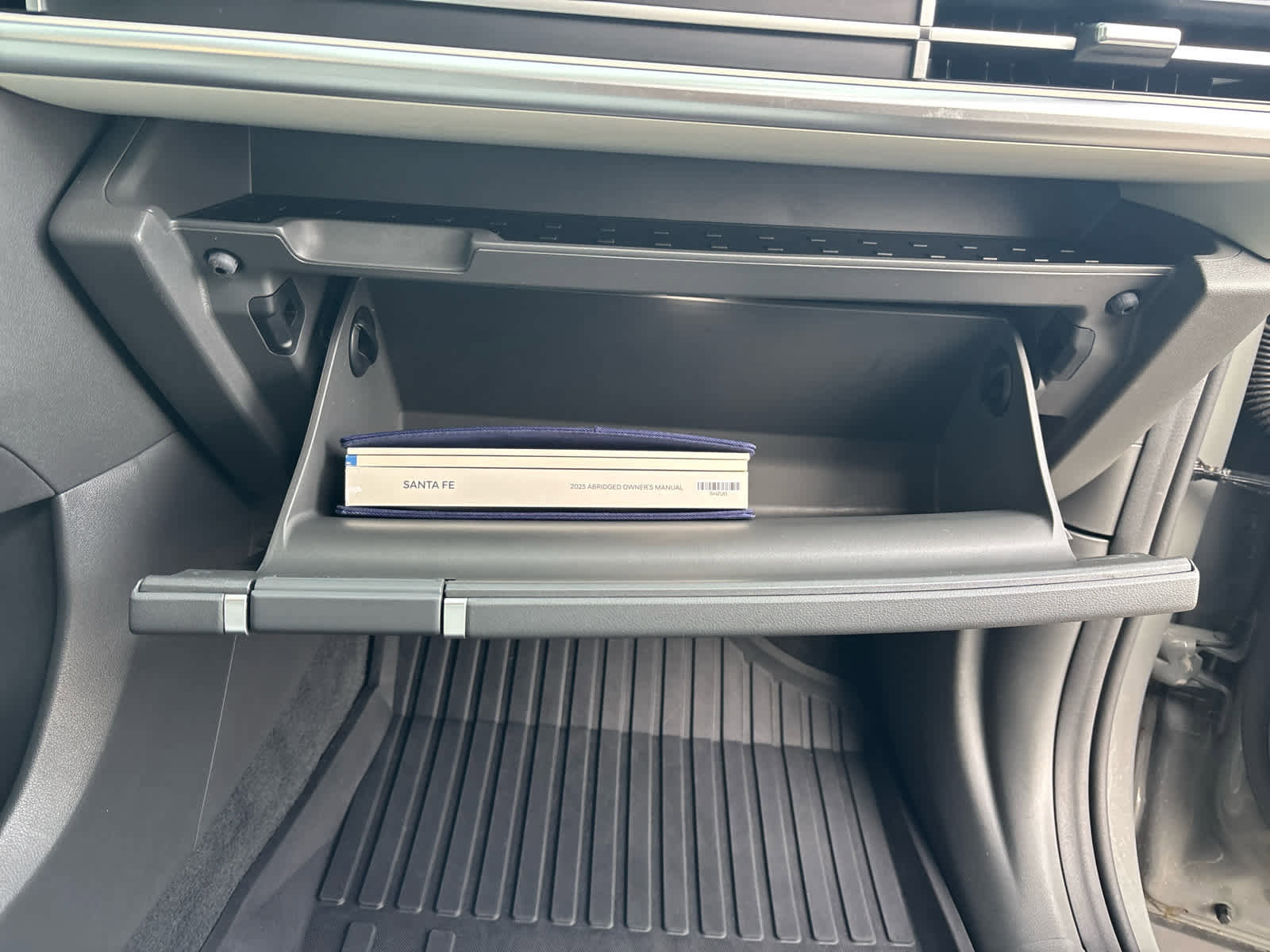 Used 2025 Hyundai Santa Fe SE image 21