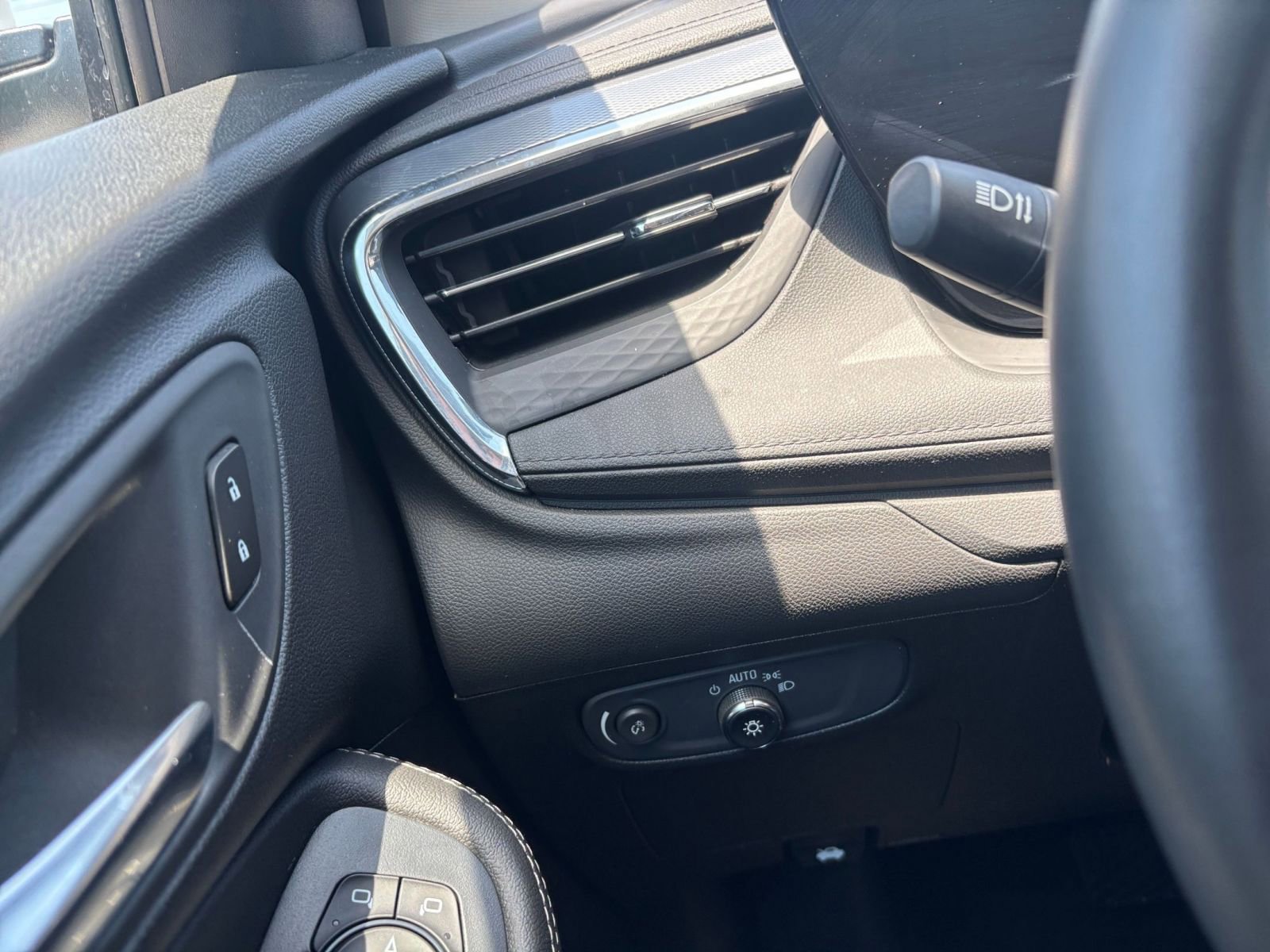 Used 2025 Buick Encore GX Preferred FWD image 33