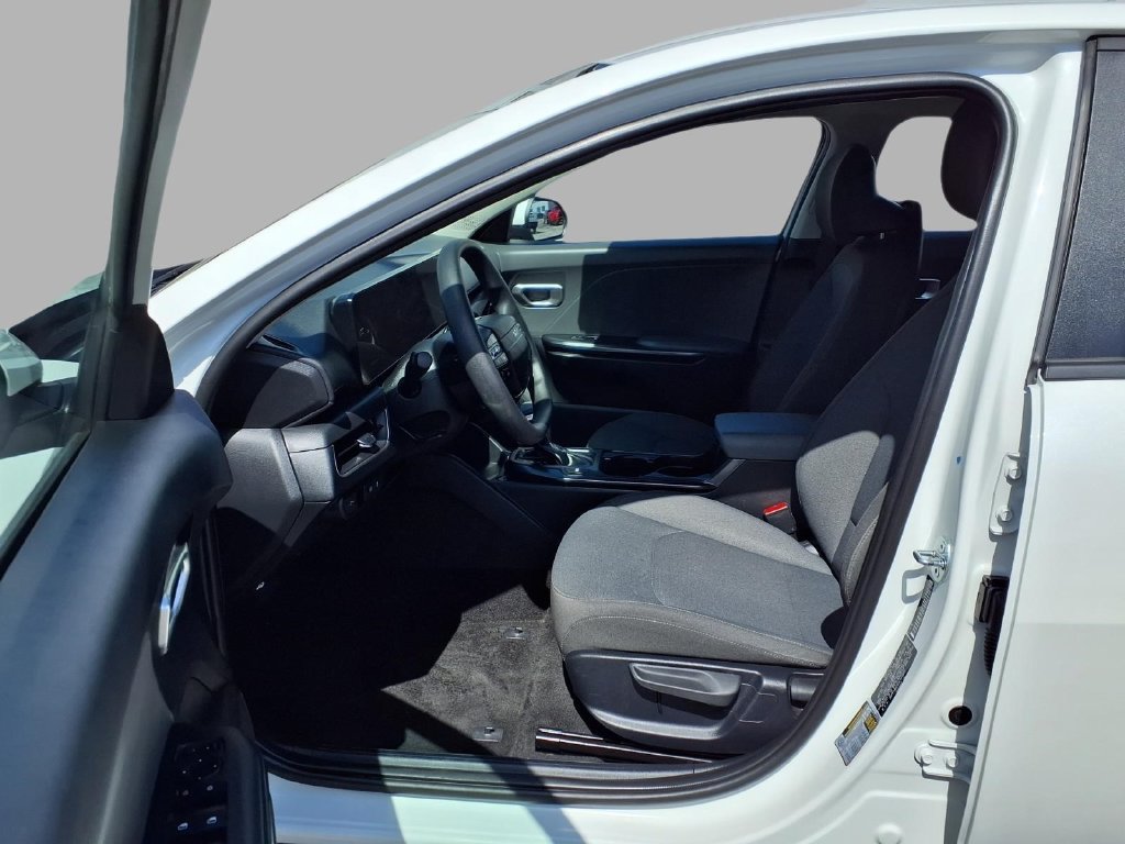 Used 2025 Kia K4 FWD image 21