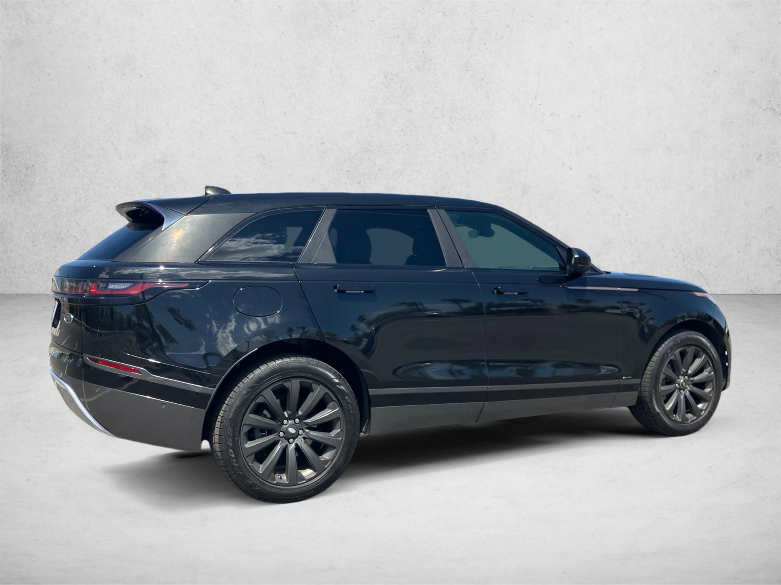 Used 2018 Land Rover Range Rover Velar R-Dynamic SE AWD/4WD image 5