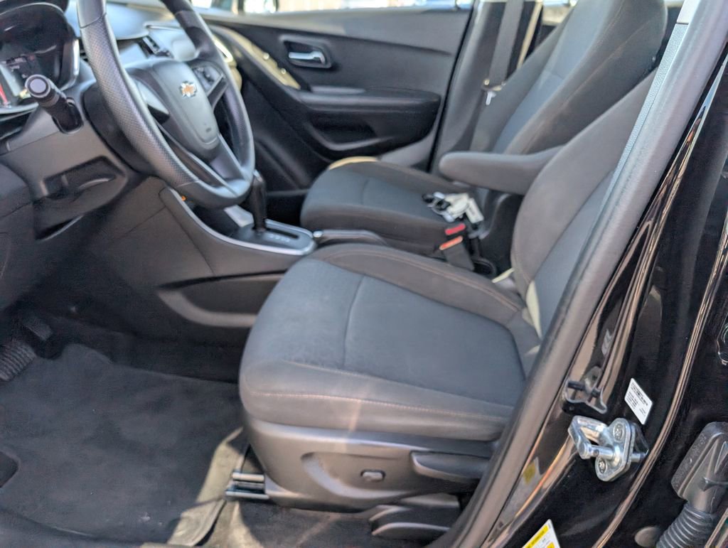 Used 2020 Chevrolet Trax LS image 12