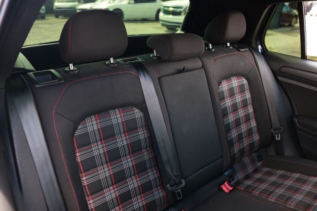 Used 2018 Volkswagen GTI SE FWD image 17