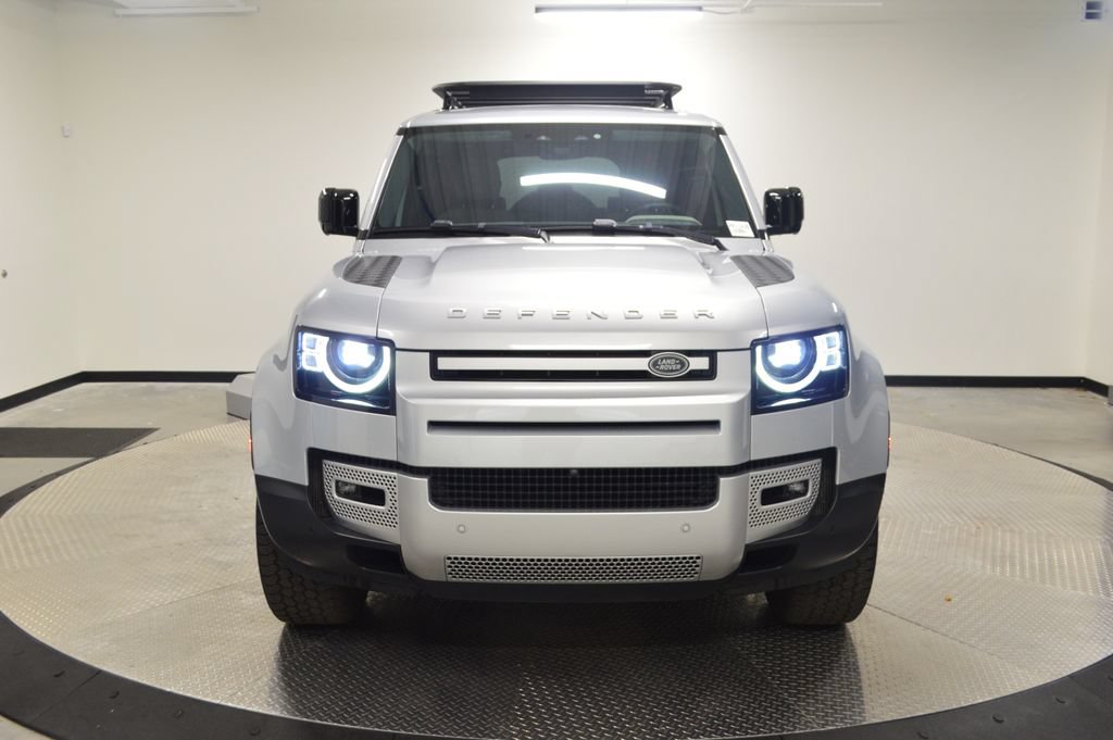 Used 2023 Land Rover Defender 130 SE AWD/4WD image 10