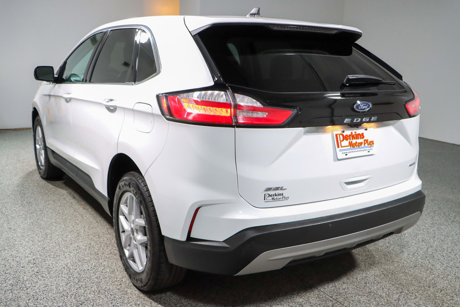 Used 2024 Ford Edge SEL image 9