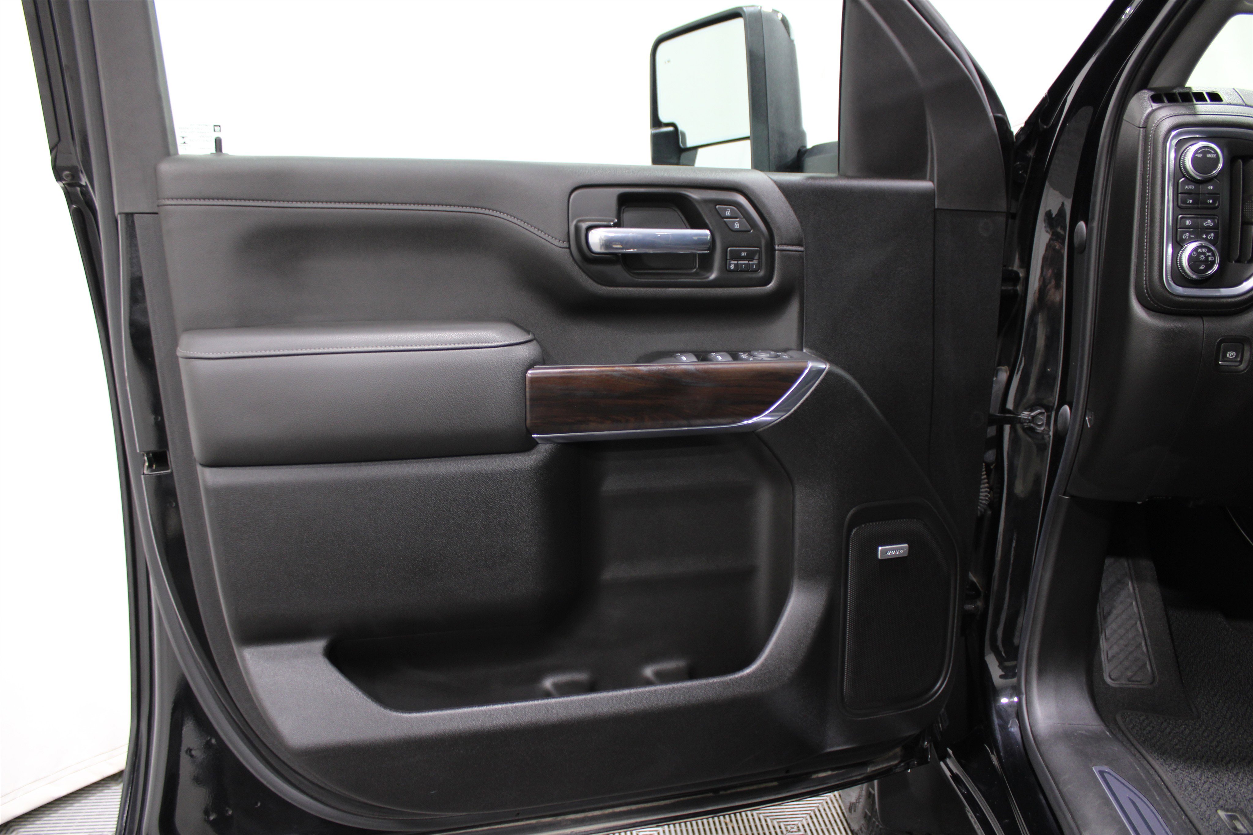 Used 2022 GMC Sierra 2500 SLT w/ SLT Premium Package image 6