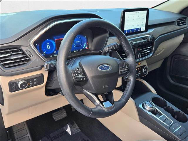 Used 2020 Ford Escape Titanium image 9