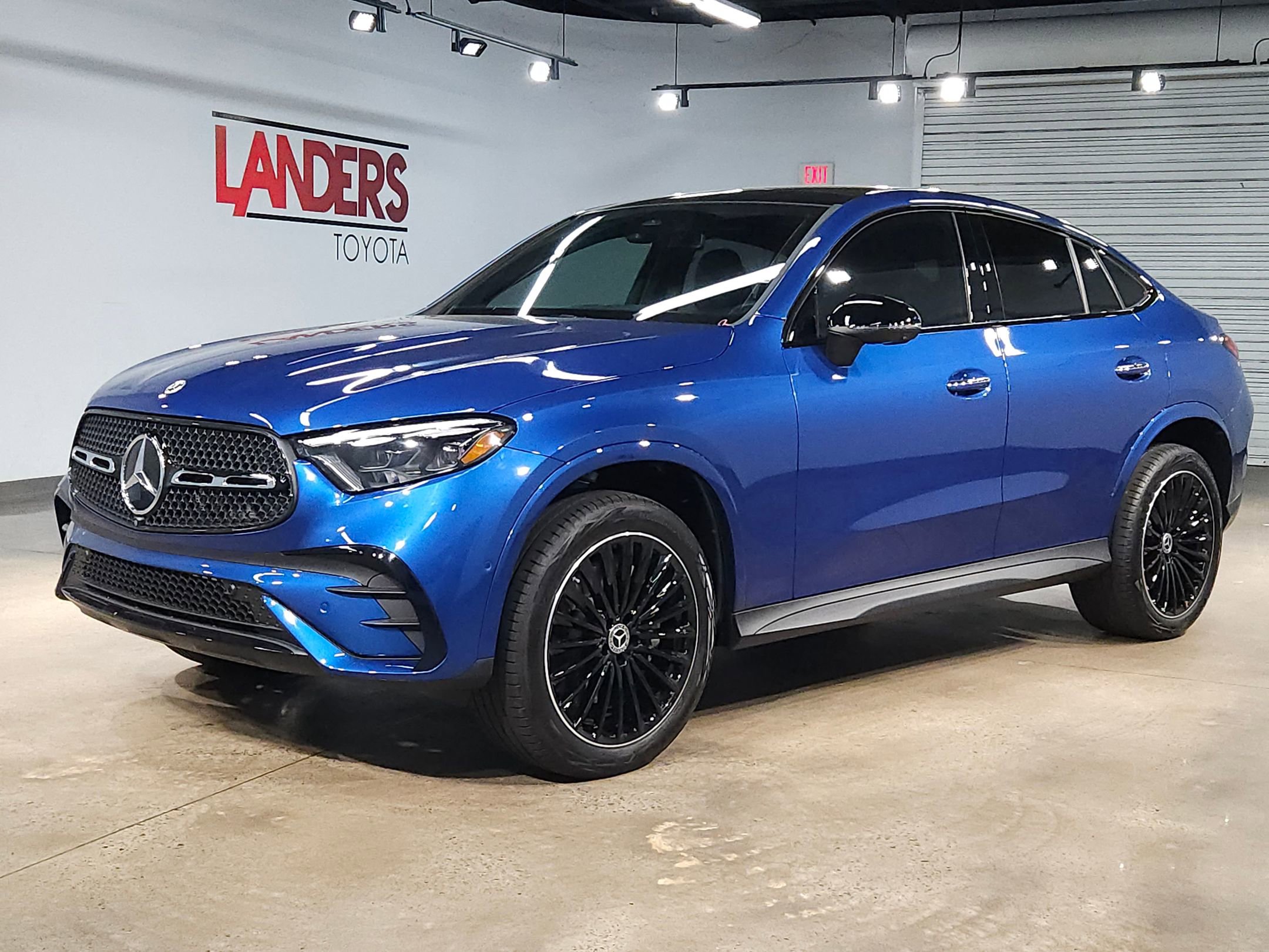 Used 2025 Mercedes-Benz GLC 300 4MATIC image 3