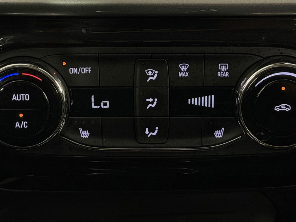 Used 2025 Chevrolet Trax LT w/ LT Convenience Package FWD image 19