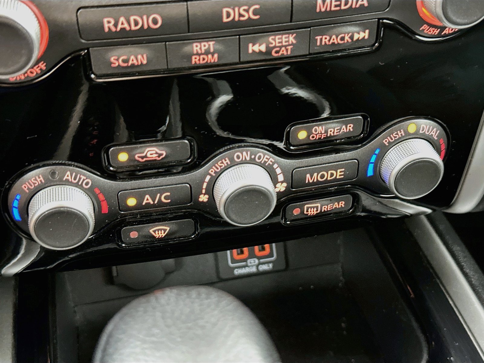 Used 2018 Nissan Pathfinder SV AWD/4WD image 15