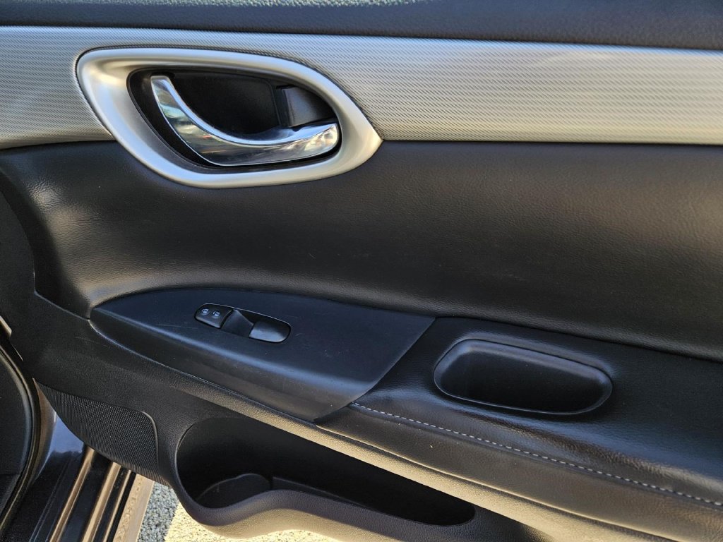 Used 2015 Nissan Sentra SR w/ SR Premium Package FWD image 7