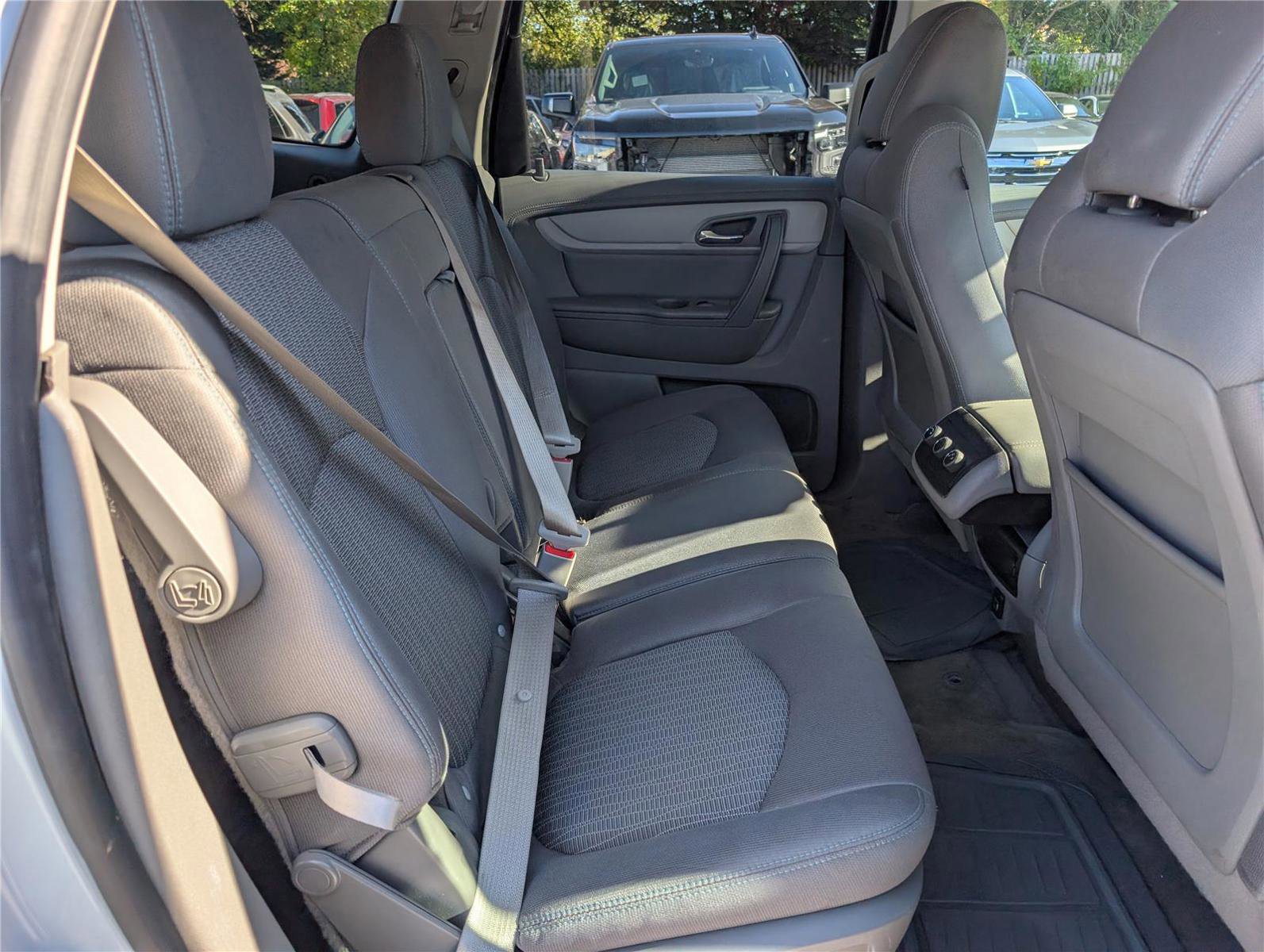 Used 2017 Chevrolet Traverse LT w/ Style and Technology Package image 11