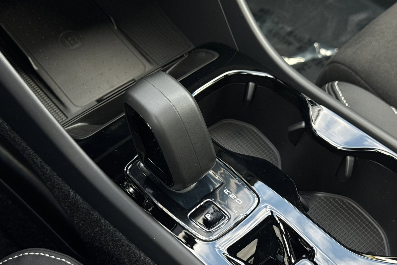 New 2025 Volvo XC40 B5 Ultra image 19