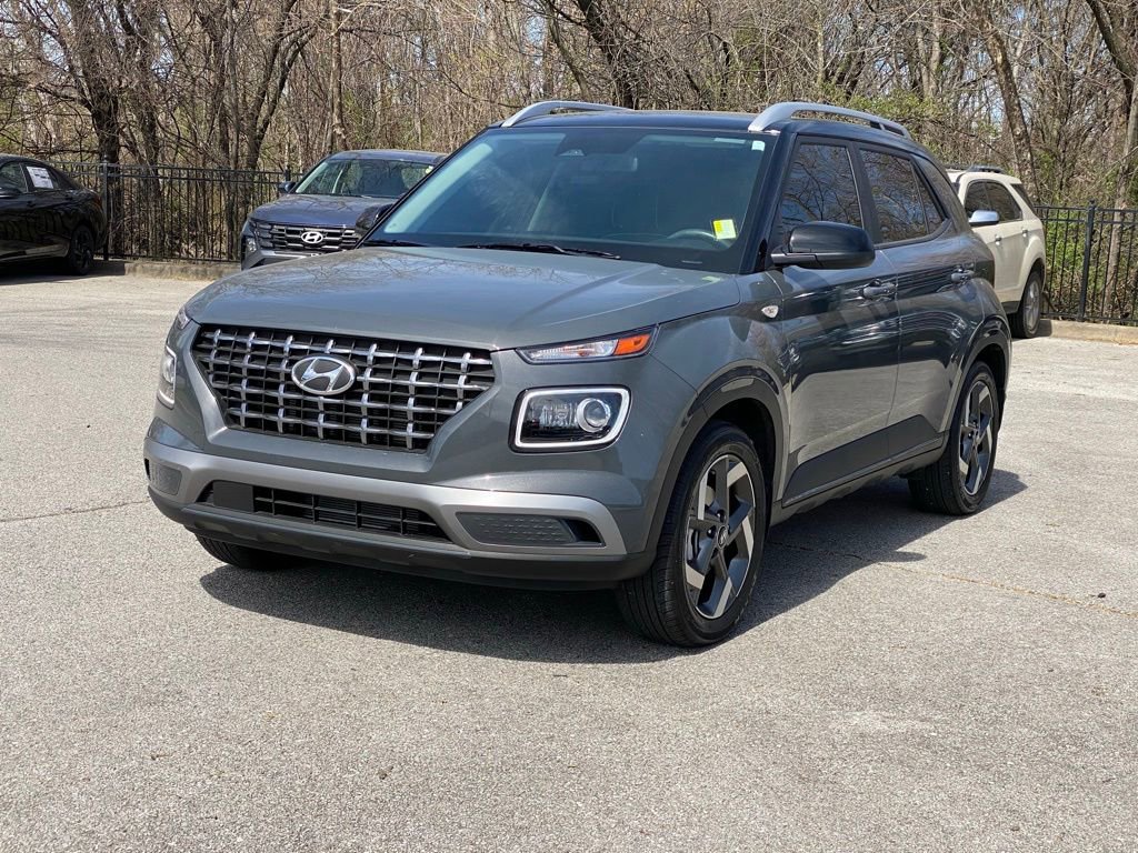 Certified 2025 Hyundai Venue Limited image 3