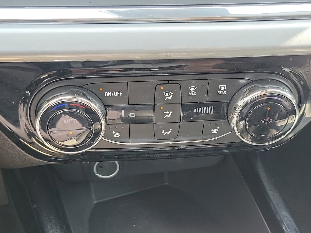 Used 2025 Chevrolet Trax LT w/ LT Convenience Package FWD image 31