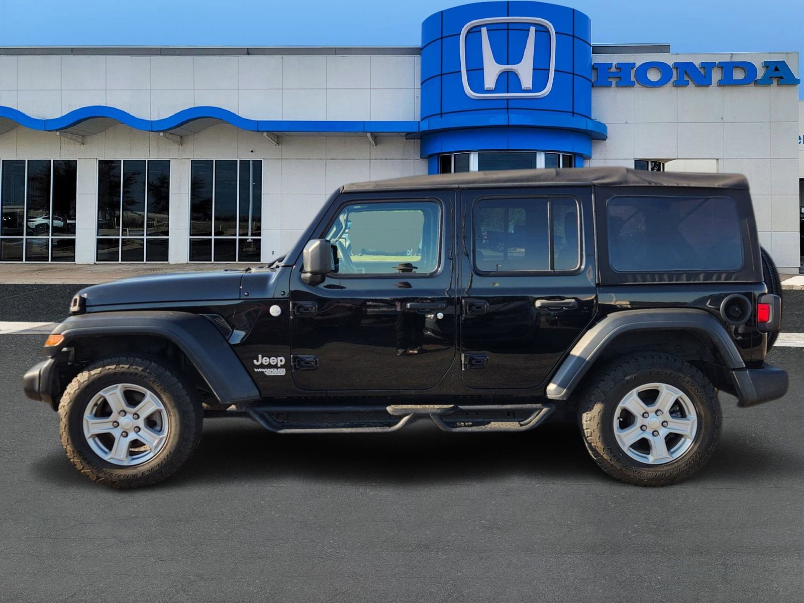 Used 2021 Jeep Wrangler Unlimited Sport image 3
