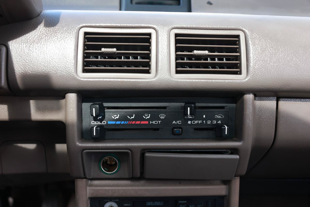 Used 1994 Isuzu Rodeo LS RWD image 33
