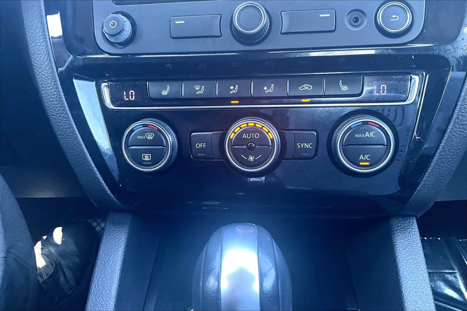 Used 2015 Volkswagen Jetta SEL FWD image 34