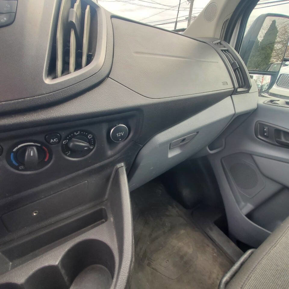Used 2019 Ford Transit 250 148 Medium Roof RWD image 18