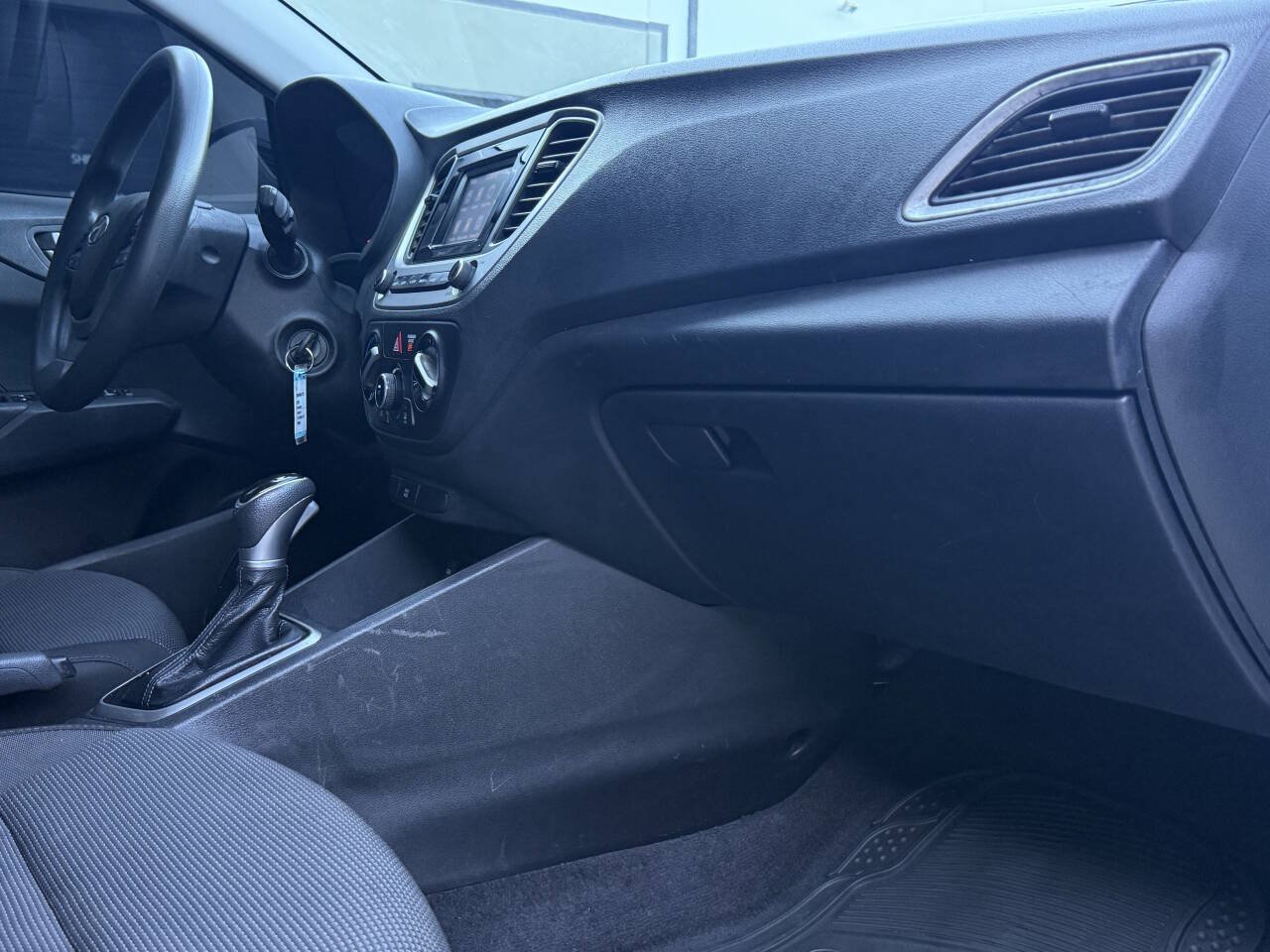 Used 2022 Hyundai Accent SE FWD image 25