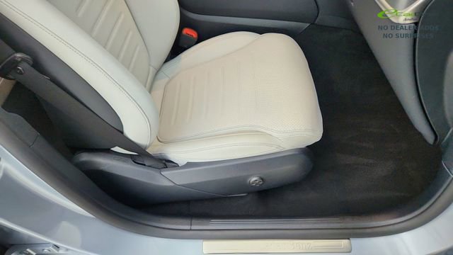 Used 2025 Mercedes-Benz GLC 350e 4MATIC w/ AMG Line image 25