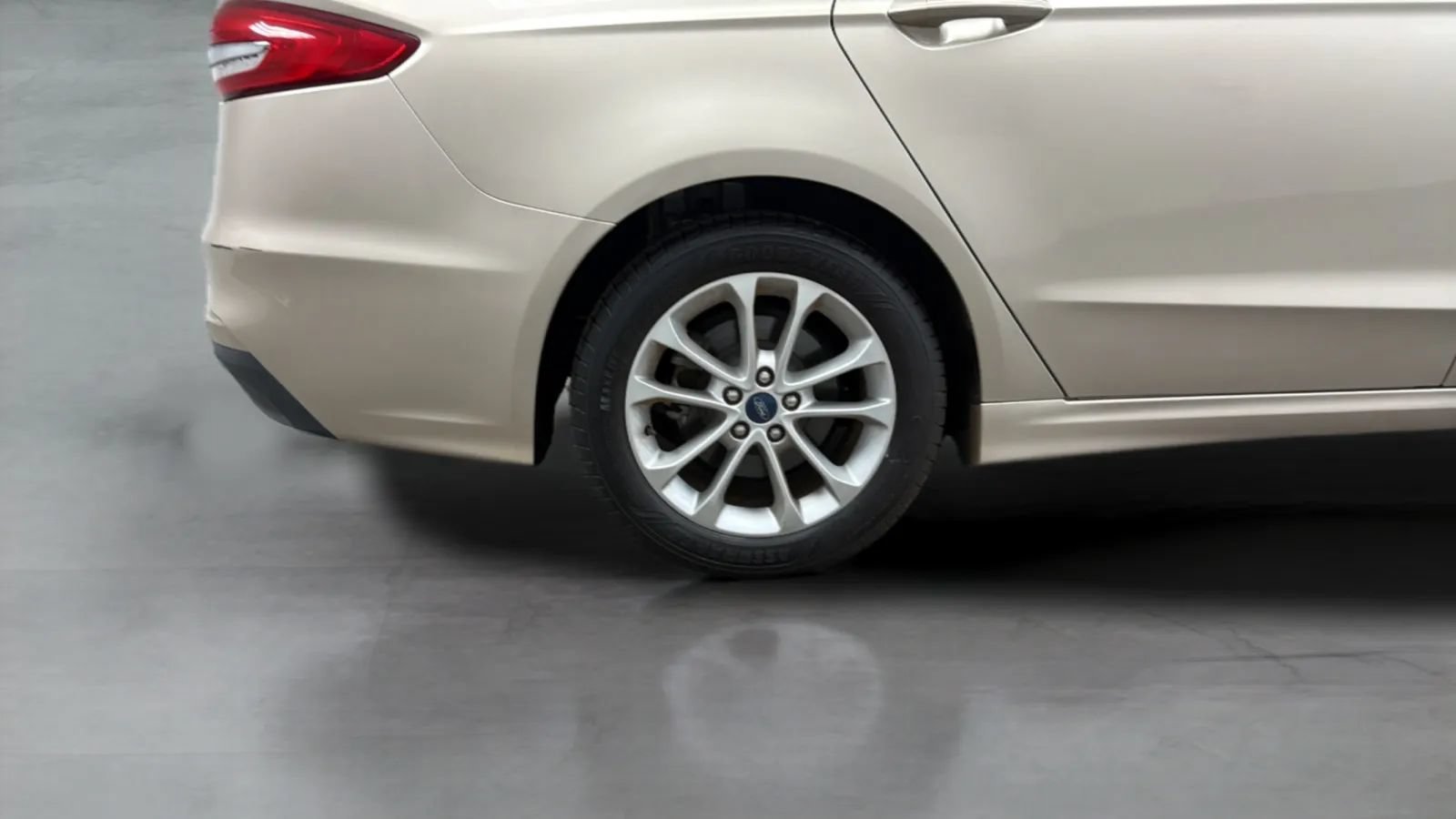 Used 2019 Ford Fusion SE FWD image 27