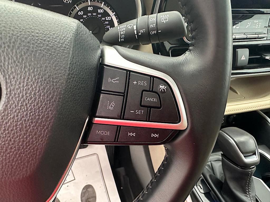 Certified 2024 Toyota Highlander XLE image 26