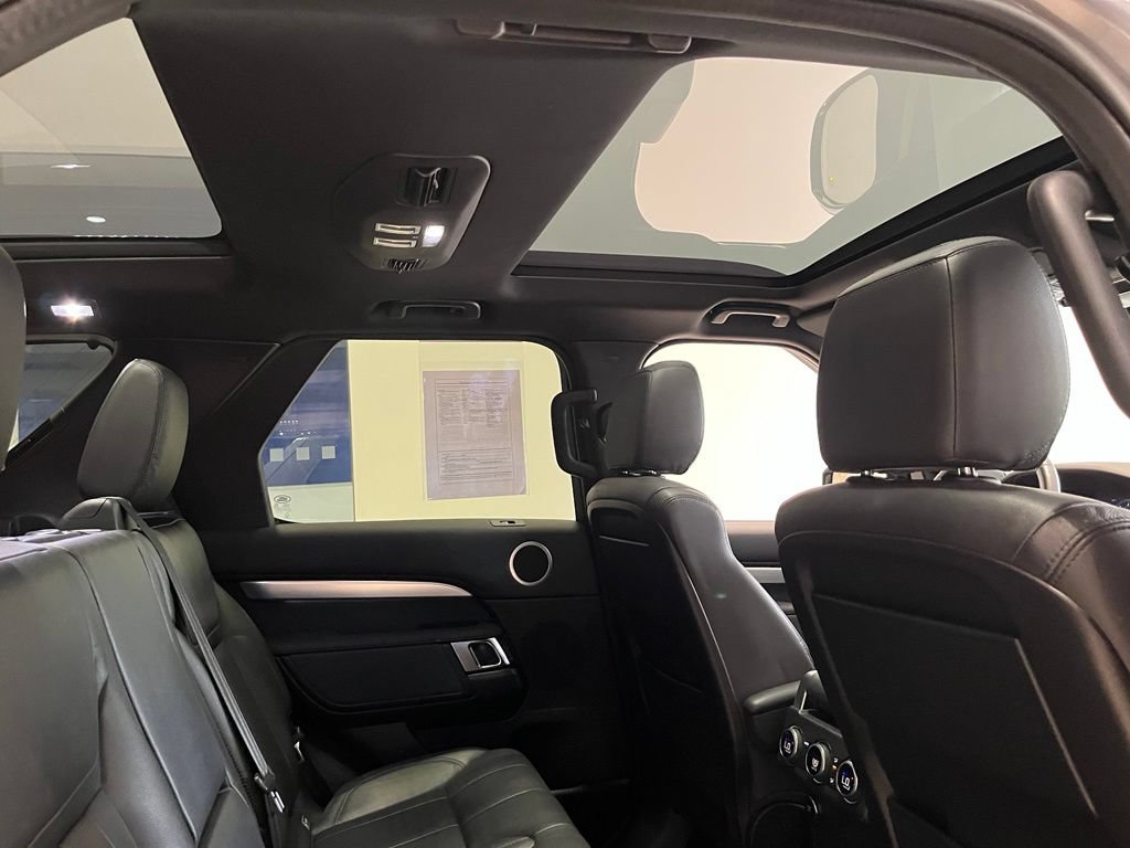 Used 2020 Land Rover Discovery Landmark AWD/4WD image 30