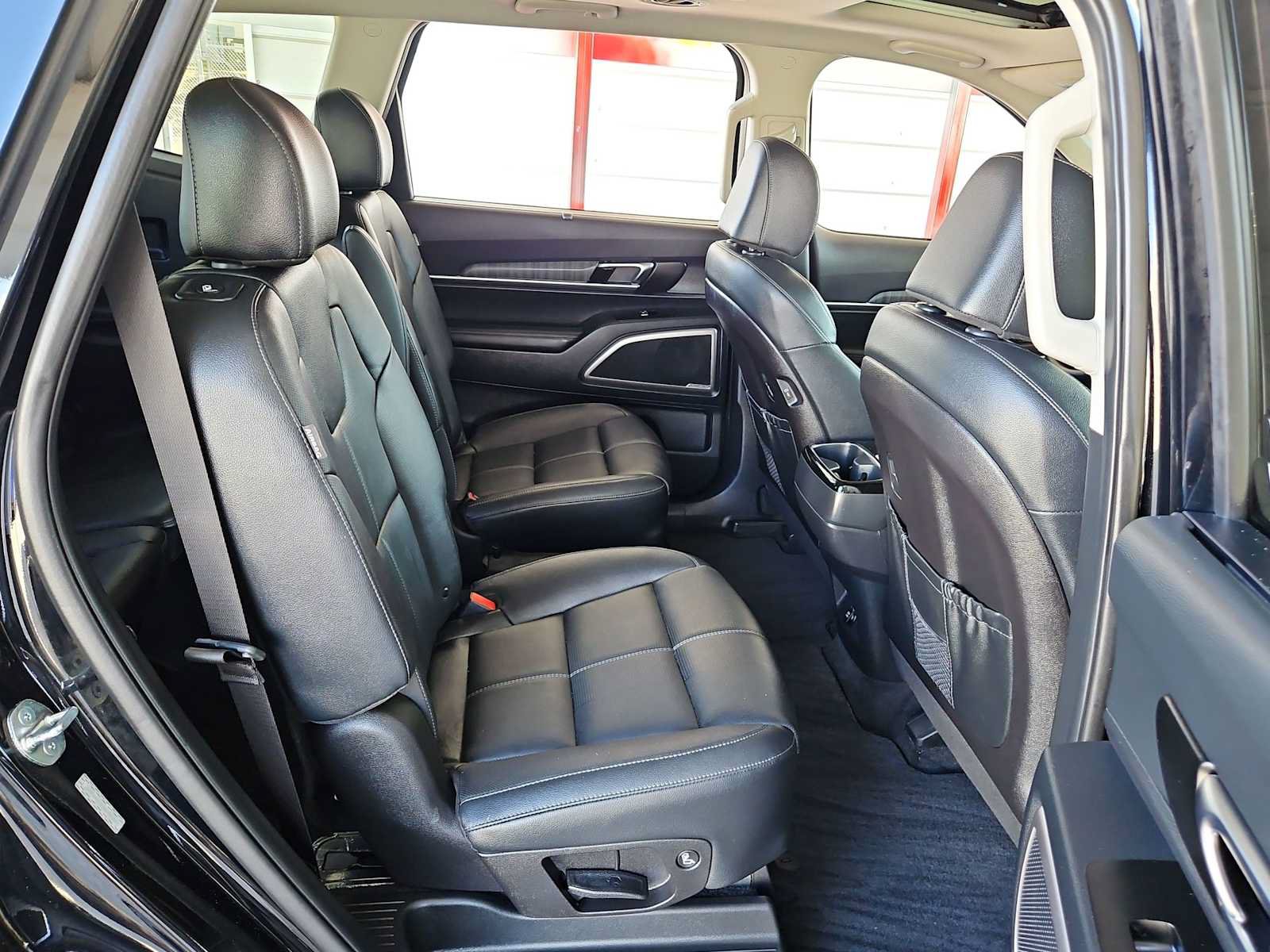 Certified 2025 Kia Telluride EX w/ EX Captain's Chair Package FWD image 19