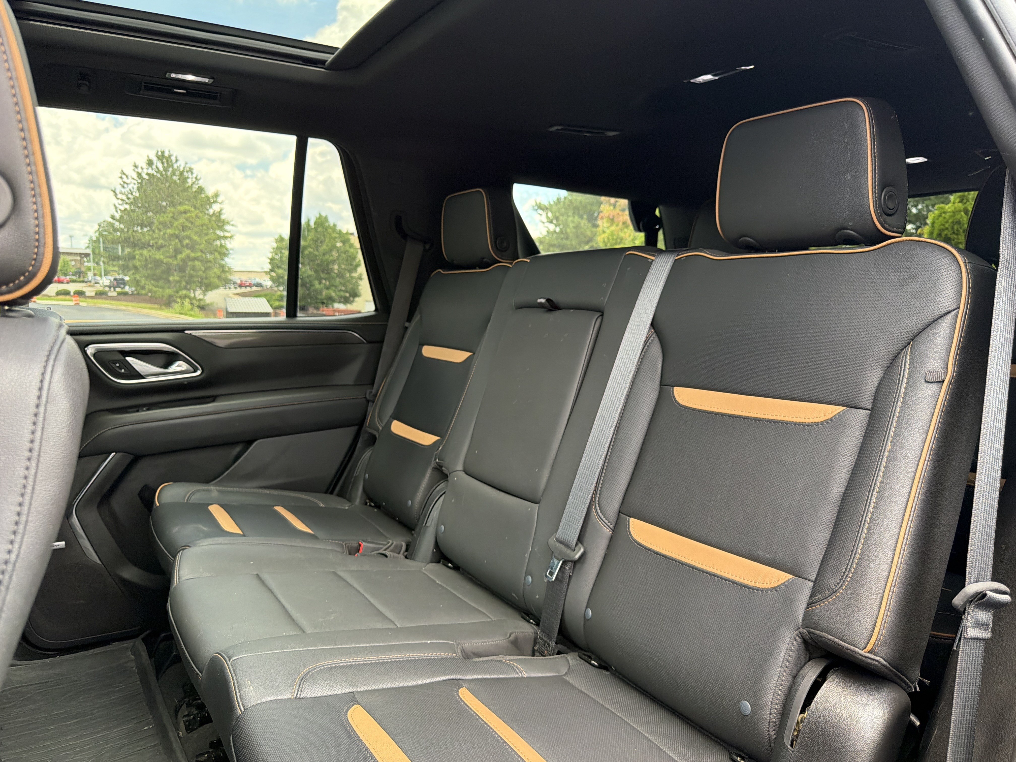 Used 2023 GMC Yukon AT4 w/ AT4 Premium Package AWD/4WD image 9