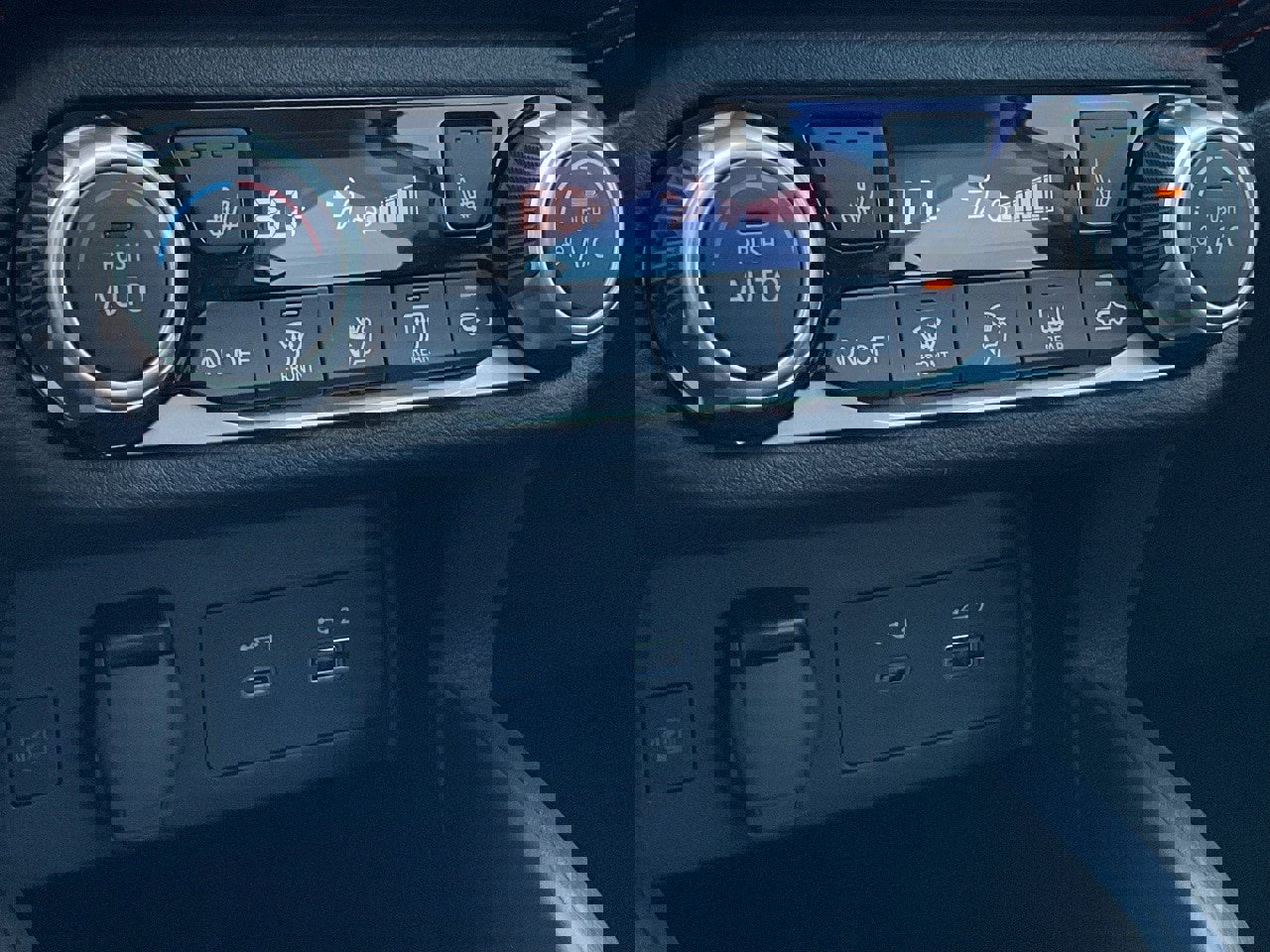 New 2025 Nissan Versa SR w/ Trunk Package image 28