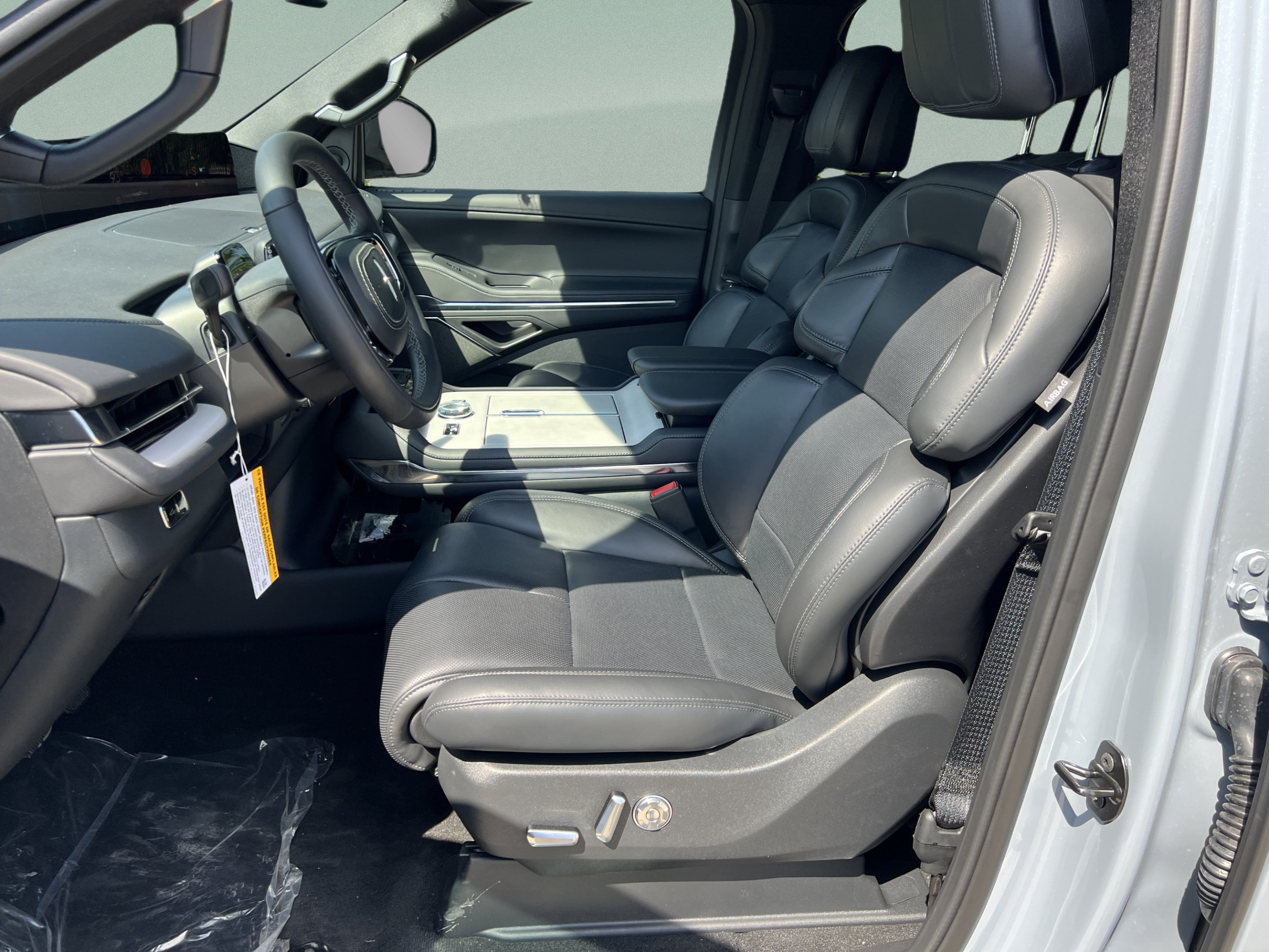 New 2026 Lincoln Navigator L Reserve w/ Jet Appearance Package AWD/4WD image 8