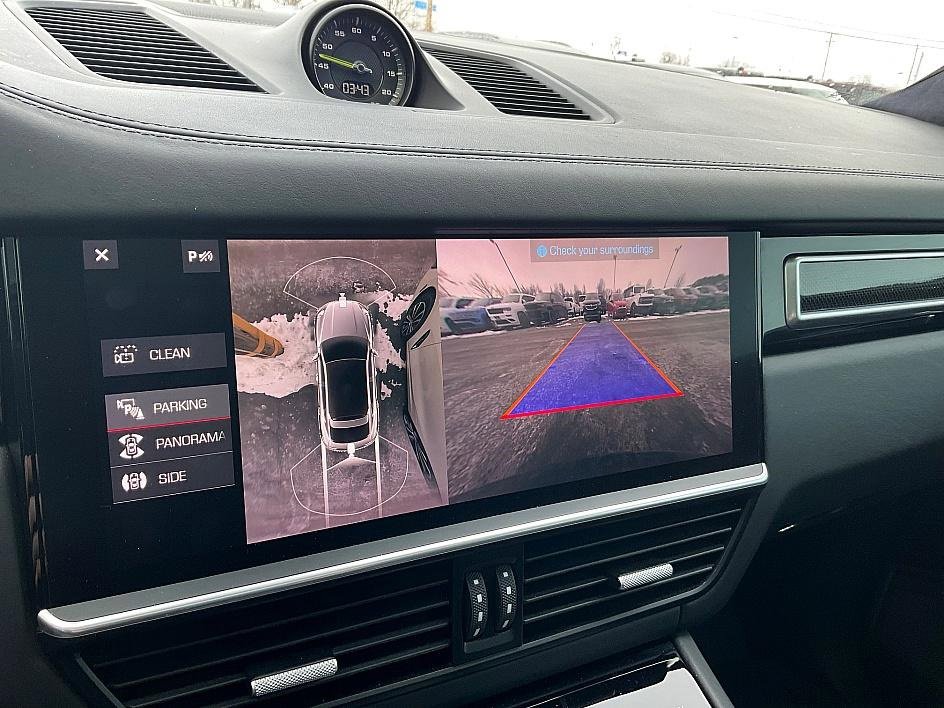 Used 2020 Porsche Cayenne Turbo S image 20