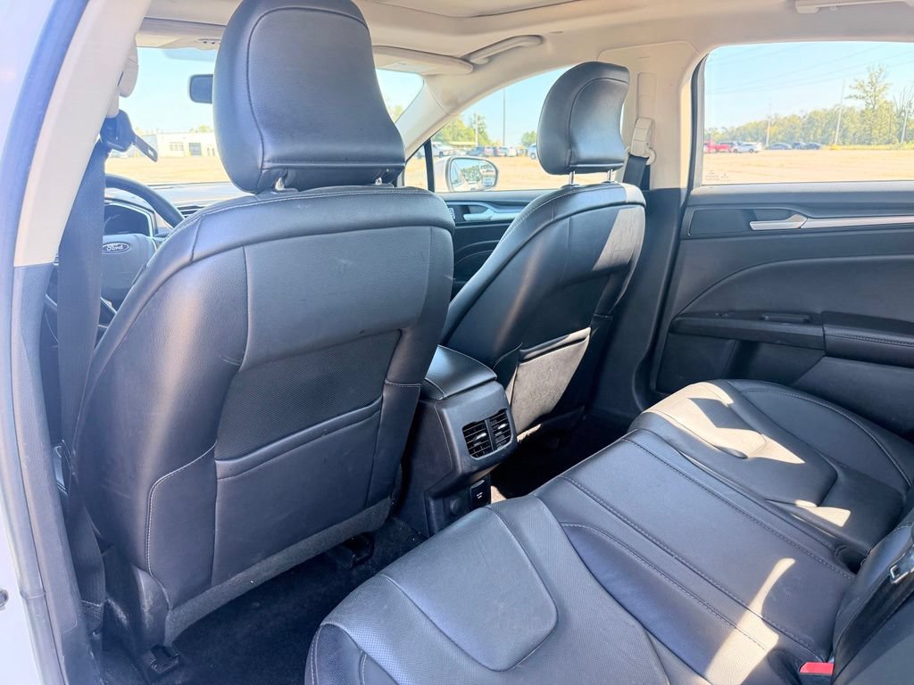 Used 2018 Ford Fusion Titanium FWD image 15