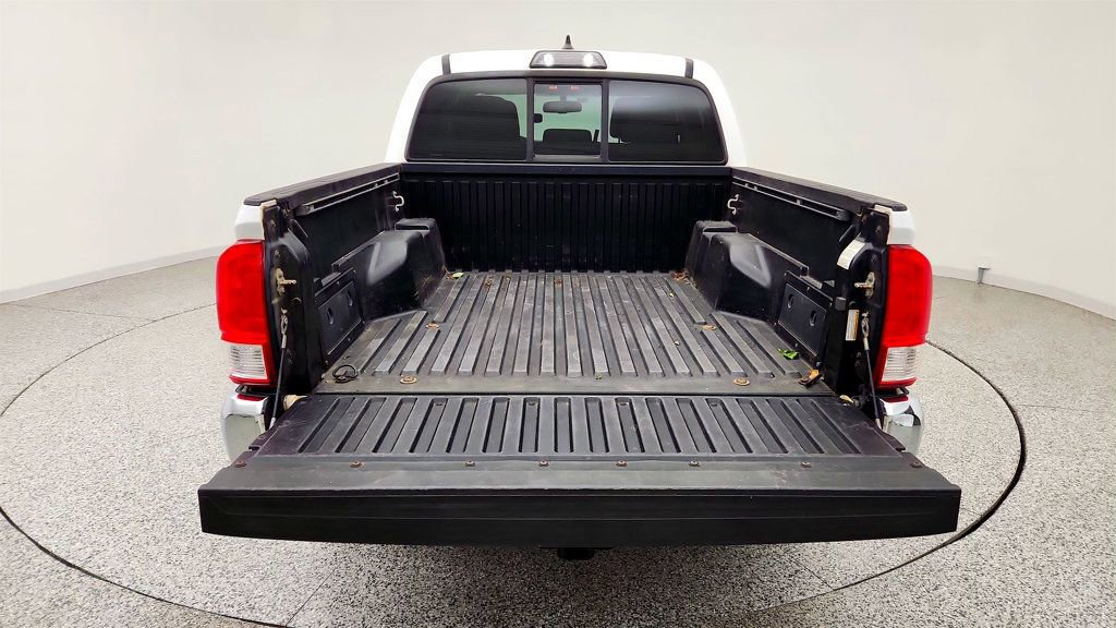 Used 2016 Toyota Tacoma SR5 w/ SR5 Appearance Package (SN) RWD image 20