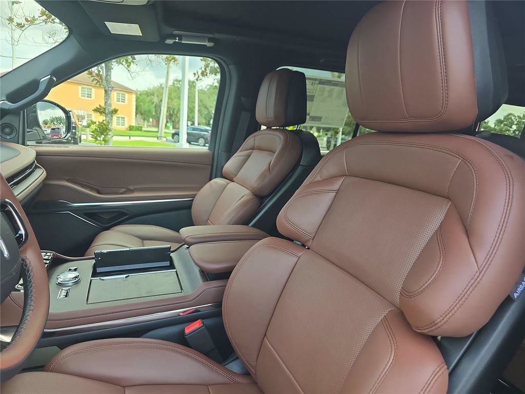 New 2027 Lincoln Navigator L Reserve RWD image 16