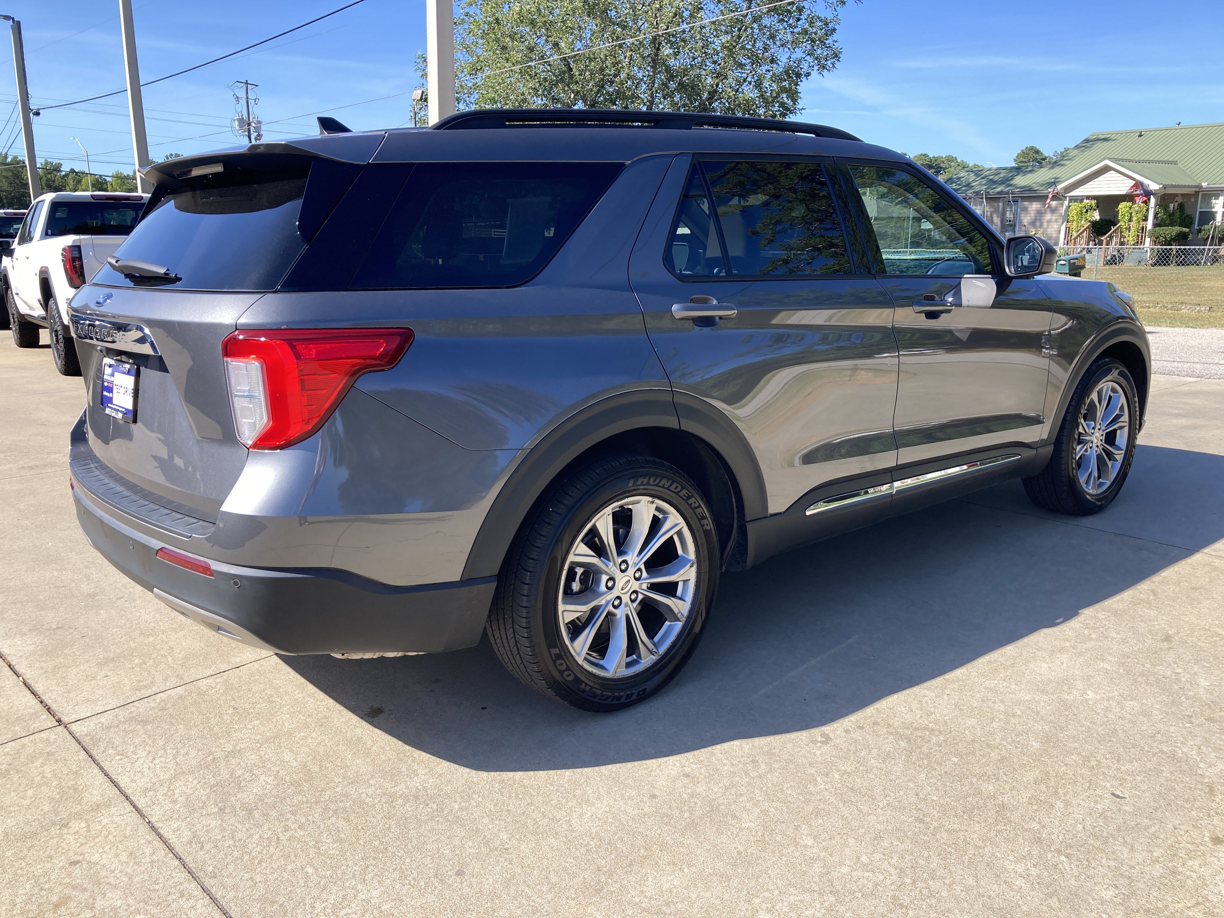 Used 2022 Ford Explorer XLT w/ Equipment Group 202A RWD image 6