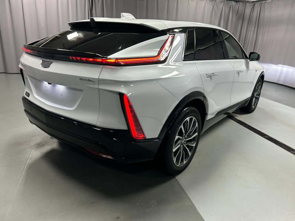 Used 2026 Cadillac Lyriq Sport AWD/4WD image 7