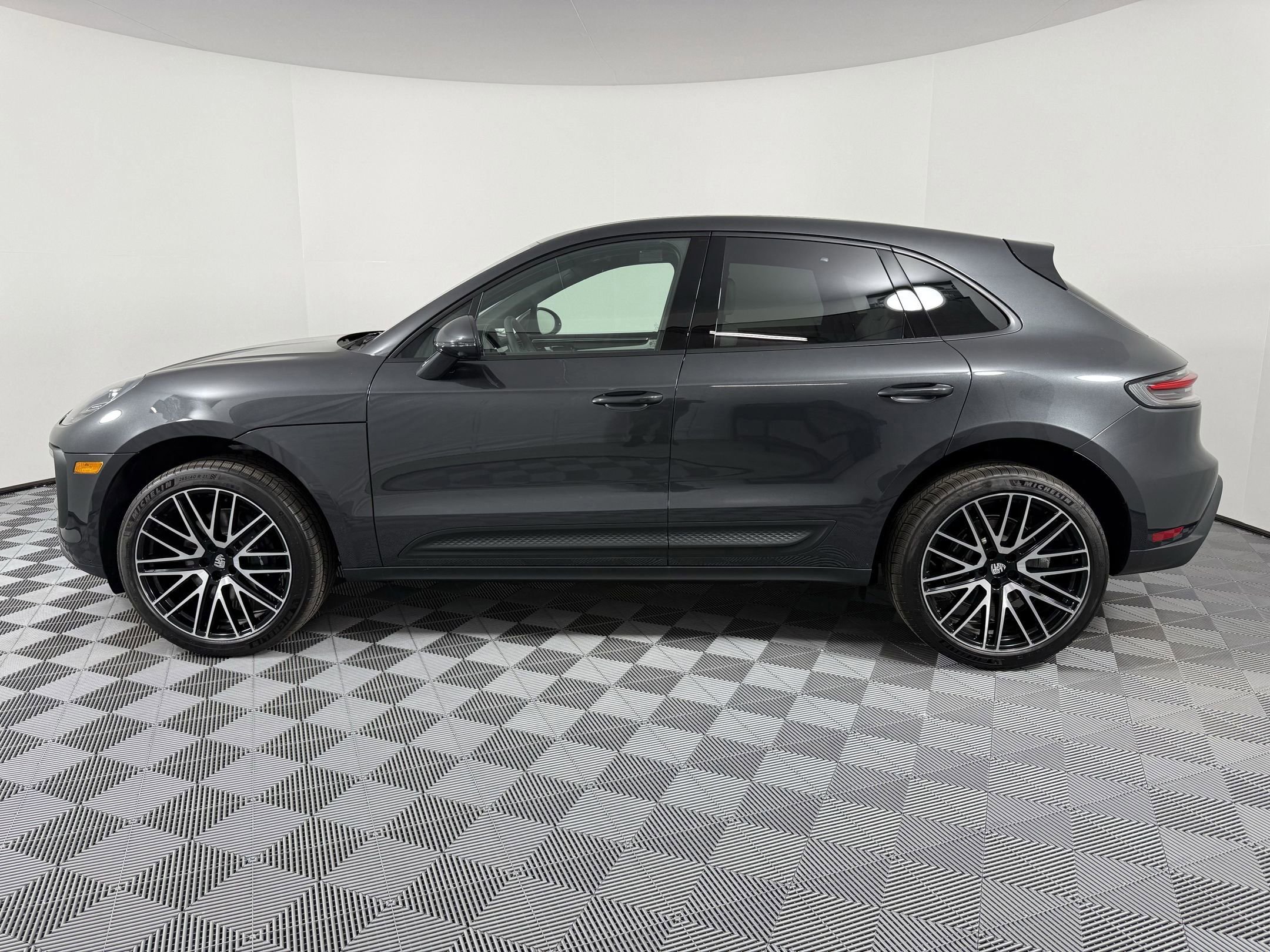 New 2025 Porsche Macan image 2