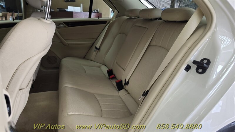 Used 2007 Mercedes-Benz C 350 Sedan image 18