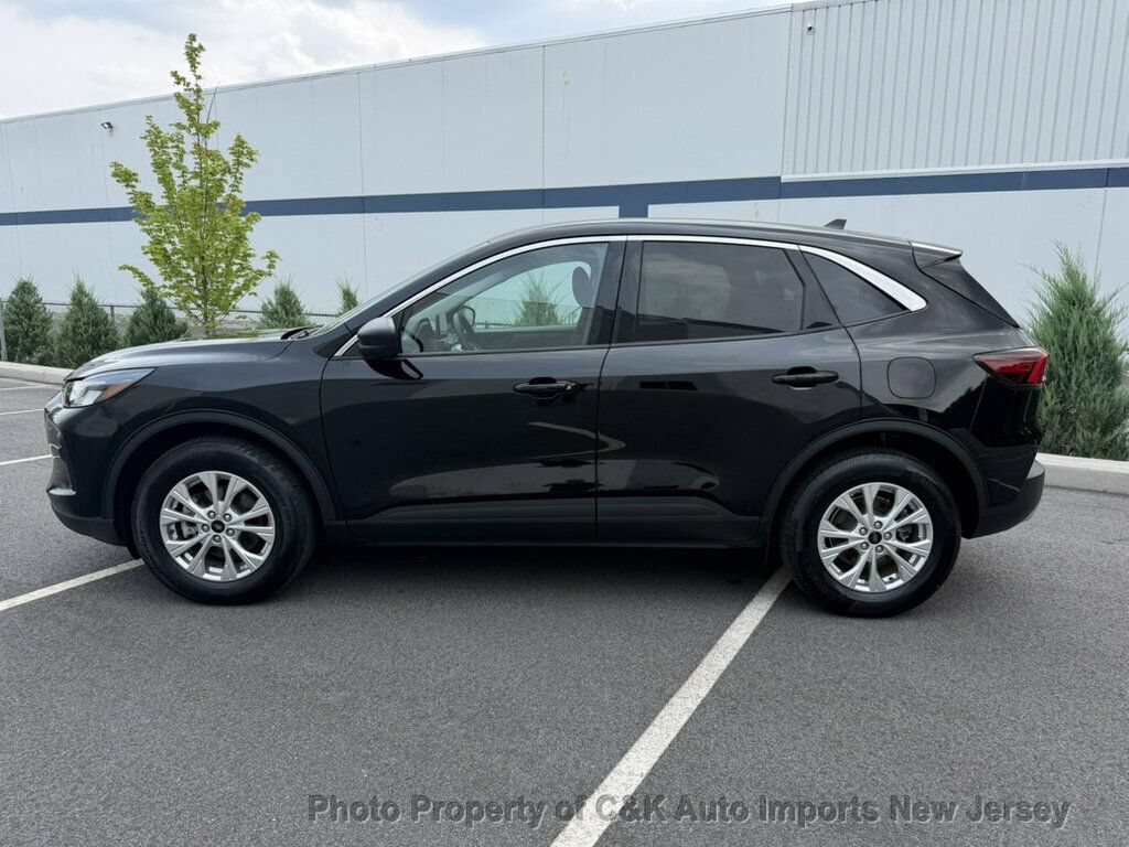 Used 2023 Ford Escape Active AWD/4WD image 2