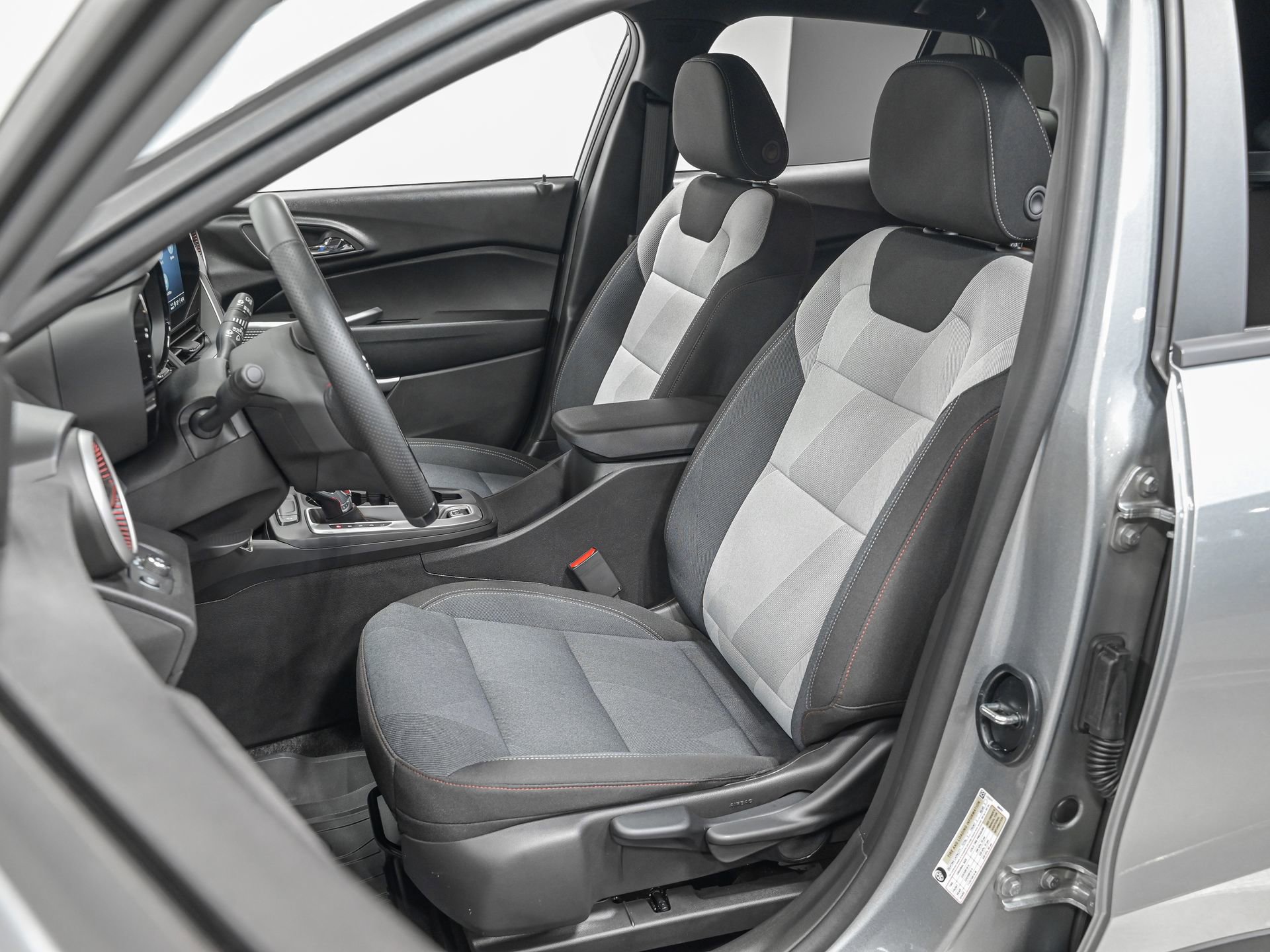 Used 2026 Chevrolet Trax RS FWD image 15