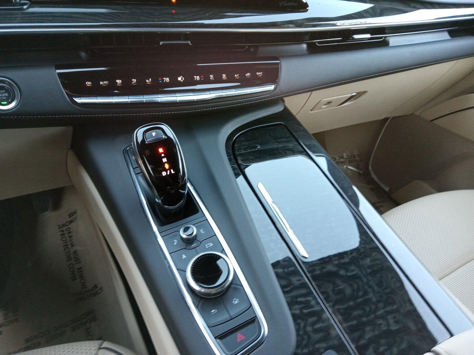 Used 2024 Cadillac Escalade ESV Premium Luxury AWD/4WD image 17